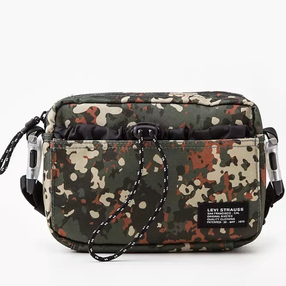 Levi’s Fanny pack EUC